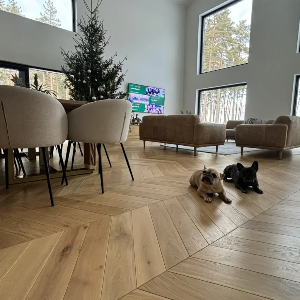 Woodengold oak french herringbone chevron 45°/60° T&G obiekt (120×650 mm)