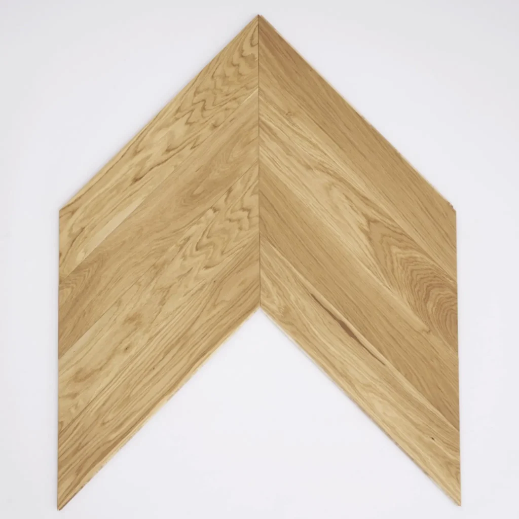 Woodengold oak french herringbone chevron 45°/60° T&G obiekt (90×500 mm)