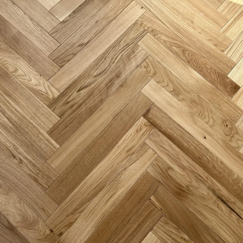 Woodengold oak herringbone T&G obiekt (70×490 mm)