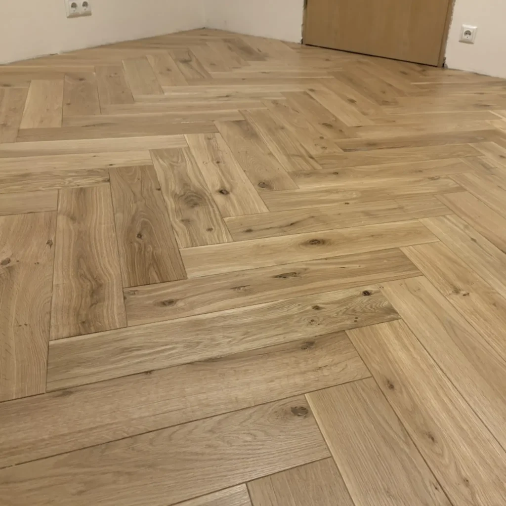 Woodengold oak herringbone T&G rustic (90×600 mm)