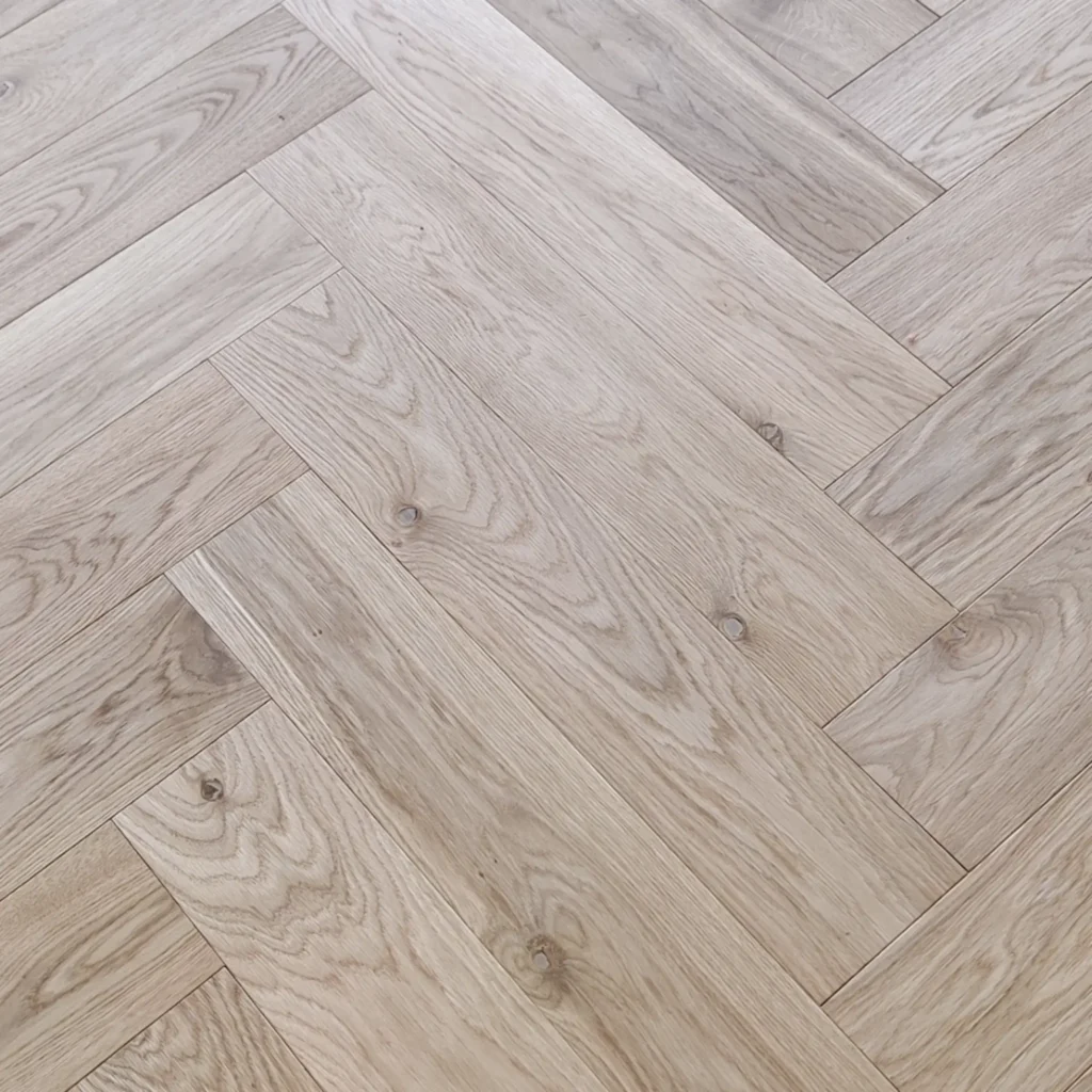 Woodengold oak herringbone T&G rustik (120×600 mm)